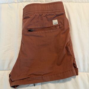 Vuori women’s medium Rust Cargo Shorts